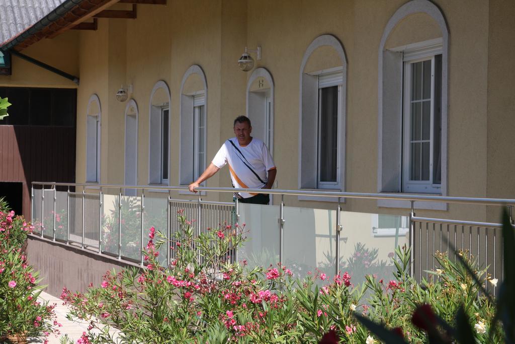 Pension & Weingut Storchenblick Illmitz Dış mekan fotoğraf