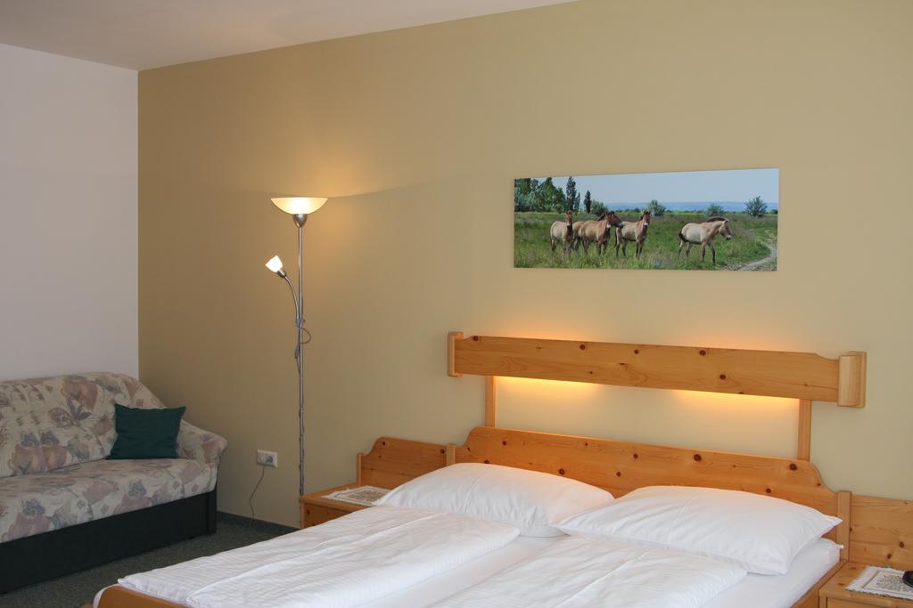 Pension & Weingut Storchenblick Illmitz Dış mekan fotoğraf